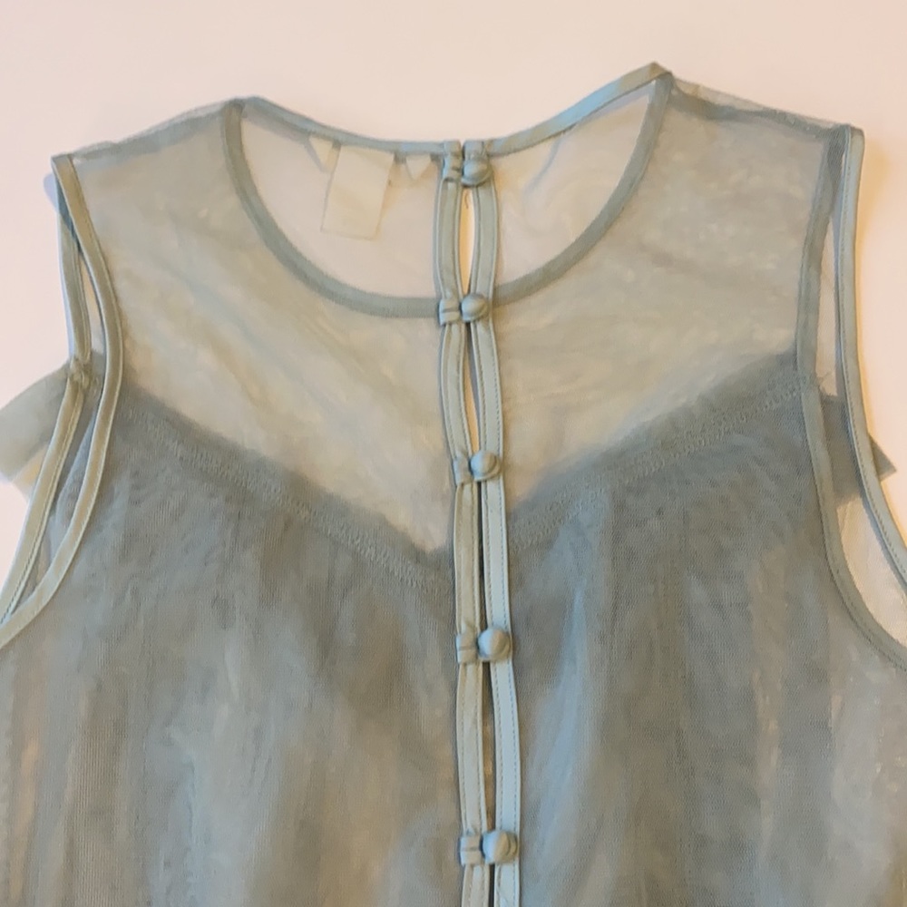 H&M sage green mesh poplin top, size US 4/EUR 34, barely worn. - Picture 5 of 5